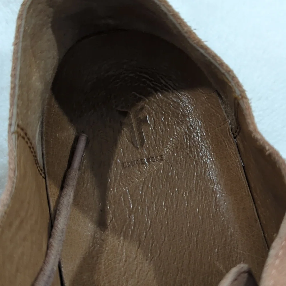 EUC Frye & Co peach Suede Low-Top Sneakers sz. 9M